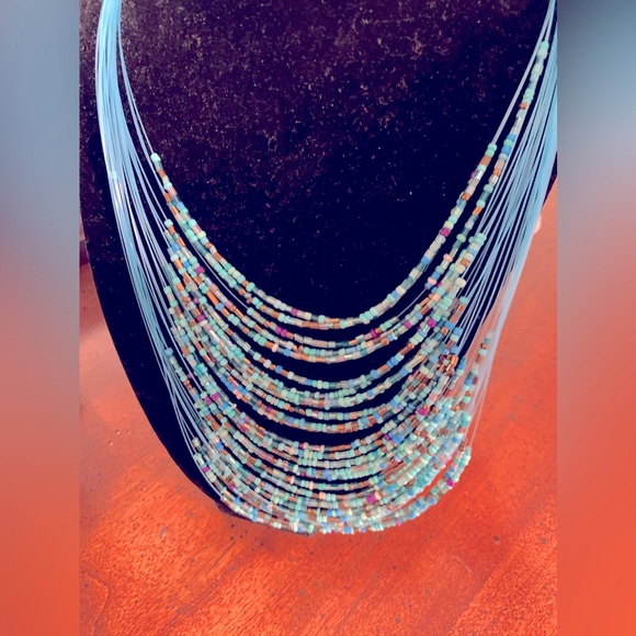Multiple stands of beads necklace - Picture 2 of 3